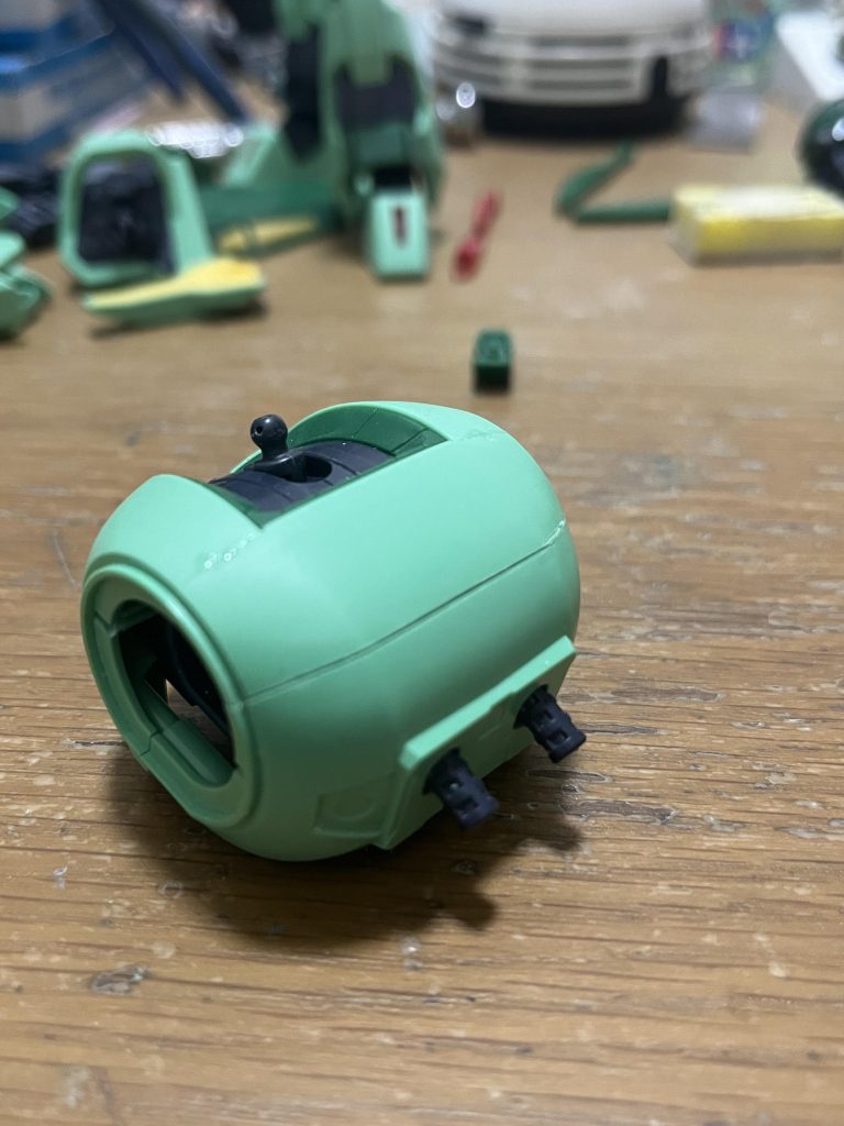 唯一の回収ぽいところ。肩の上の合わせ目が気に入らなかったので、背中の方に変更しました。