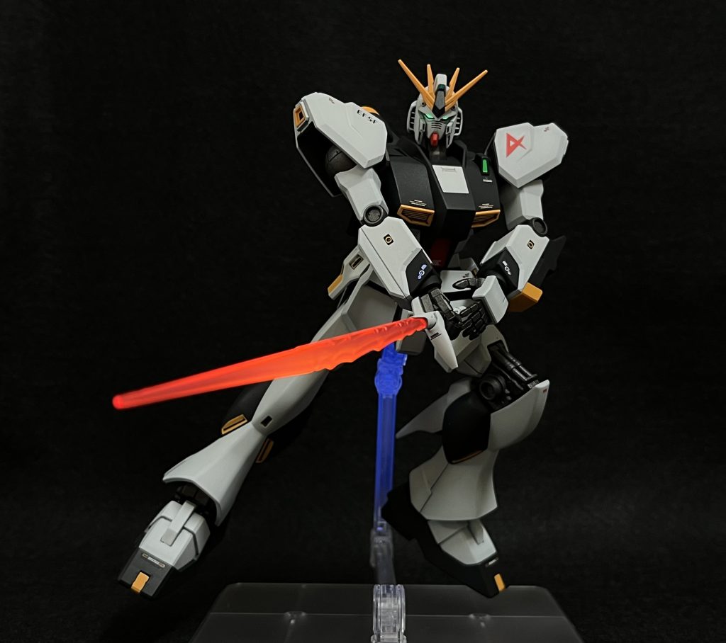 1番好きなのがサーベルを下段に構えながらズササササーッと後退するシーン。派手な殺陣がカッコ良かったです。