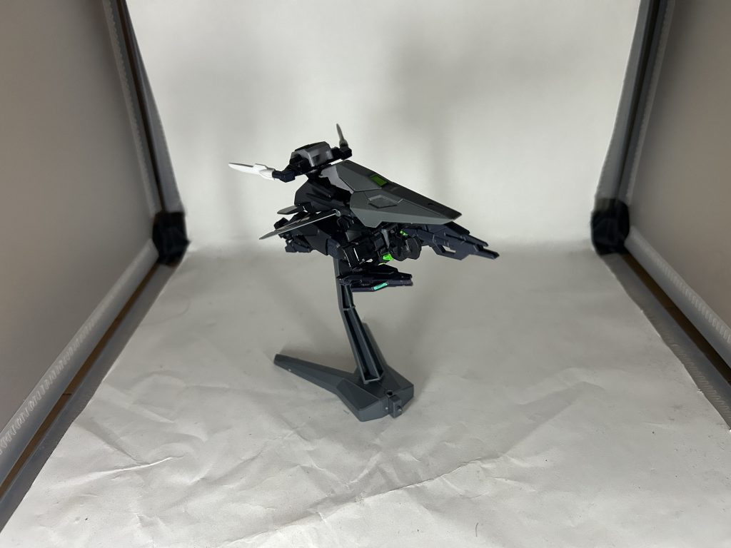 変形後この形態では、本体が生み出す余剰エネルギーのほとんどを推進力に使用するため、高速で戦場を掻き乱し、MS形態になって各個撃破を繰り返すヒットアンドアウェイを主軸とする戦い方をする。