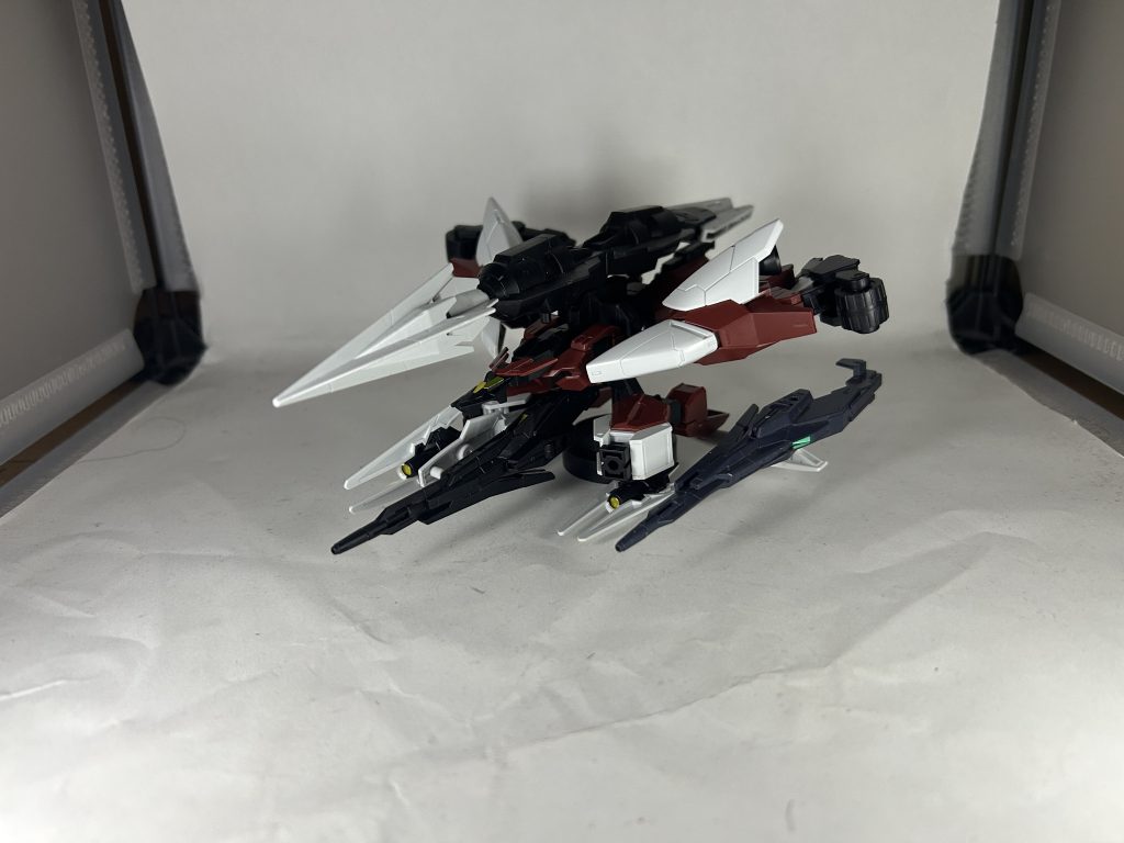 レンジレスアーマー                武装となるものは全てオールレンジ攻撃端末に開発されている特殊な装備。この装備を纏うと全領域を手中に収めるという桁外れな力を手にする。