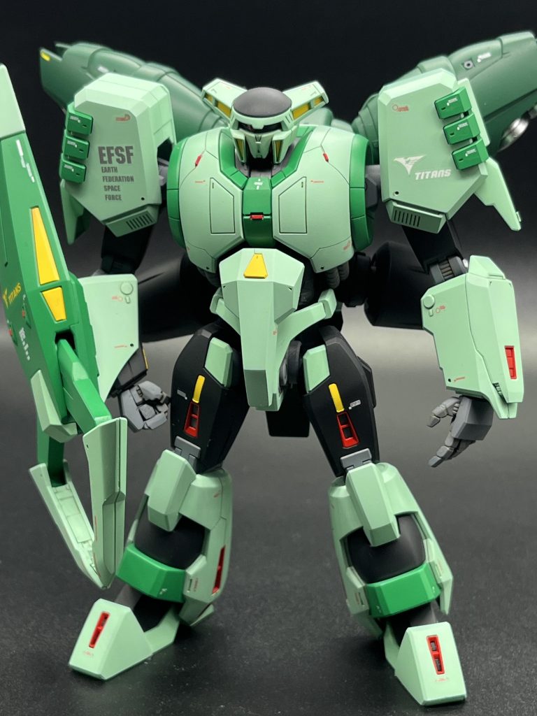 ガンダムシリーズトップクラス美少女が乗っているとは思えないこのフォルムといかつい武装のギャップがいい。三種の緑の調色ねらった感じに上手くできました。