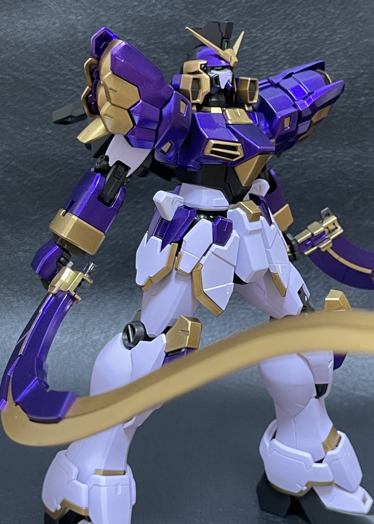 サンドロックを象徴している武器であるヒートショーテルですね。これもカラーリングだけ変更してます。本体でも使用してるゴールドとメタルバイオレットで塗装してます。