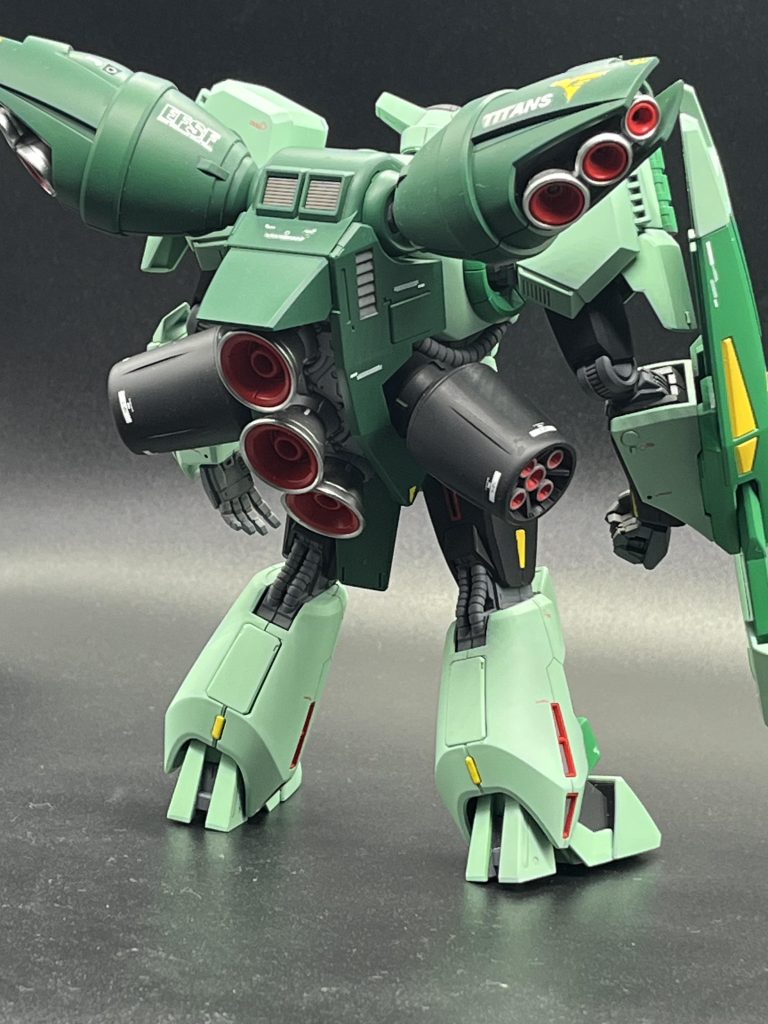 バカデカくて高機動感アゲアゲのバックパック。めちゃくちゃ強そう。