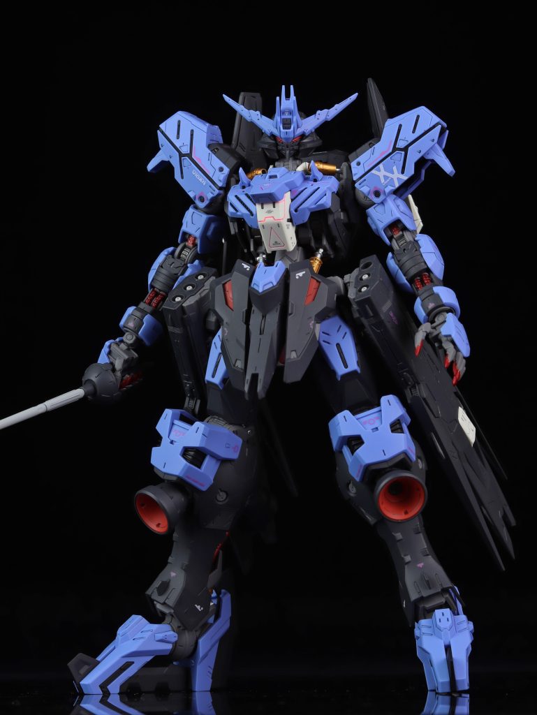 パワーチューブと爪には赤い塗装が使われています