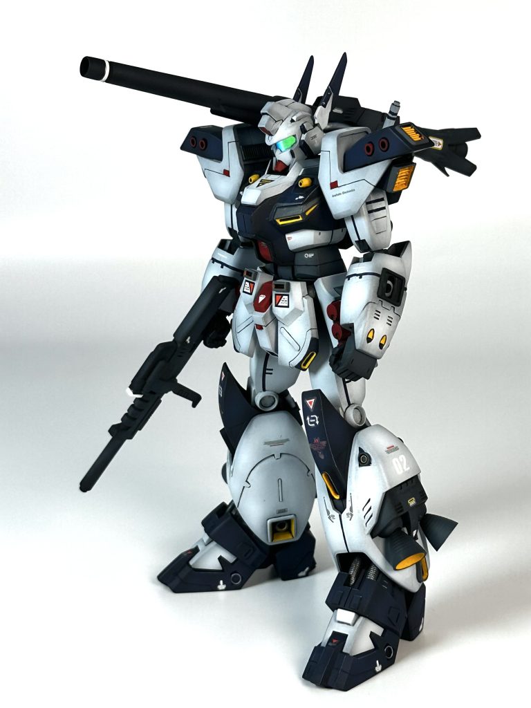 胴体の2mm幅増し、腰部分の5mm延長をして腕の軸位置を少し下げました。肩の上の部分も少しカットしています。