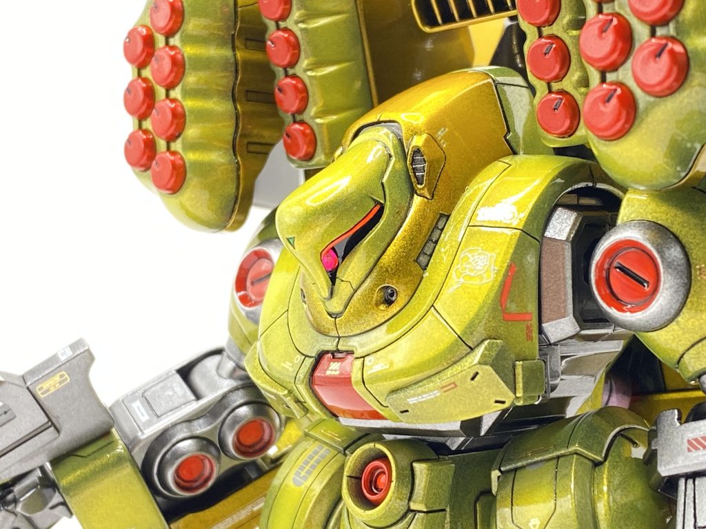 なんかアイラインが似合いそうだったので入れてみましたズサってモノアイが脇を向いてるイメージでしたが、真ん中に持ってきたかったので目元の強調です。自分の中ではなかなか良い感じ^^