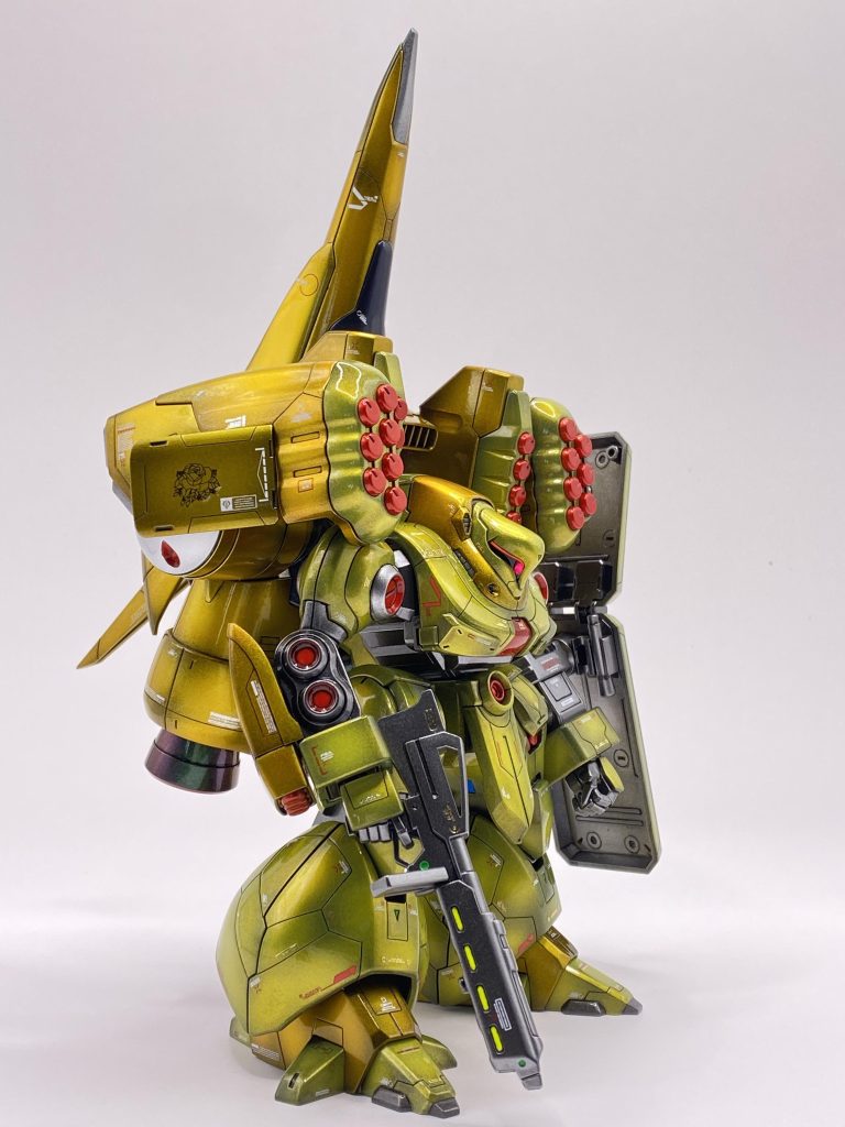 マシュマー専用機ということで、ネイル用のバラ柄シールを貼ってみましたが結構モッコリ感があります💦