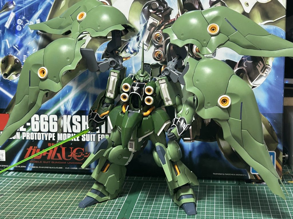 前回の投稿から約2週間空きましたがやっとこさクシャトリアが完成(*・ω・ノノ