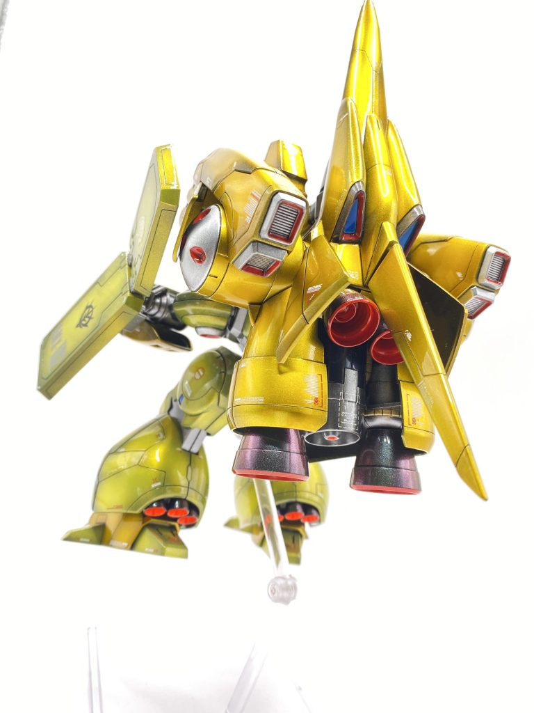 今回、バーニアの塗装は黒サフの上からミラーネイルパウダーのグリーン・レッドをのっけてみました焼け具合が偏光色で表現できたらが狙いでしたがなかなかいい感じ^^