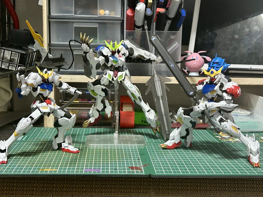 そしてなんと1年掛けてバルバトス3機体がやっとこさ揃いました!(*’ω’ノノ゙☆パチパチバルバトスルプスレクス(ソリッドクリア)はGUNSTA始める前に制作した機体なので投稿はしてませんが3機体揃ったので投稿させてもらいました♪(*´`*)3機体揃うと圧巻ですね!!!!最ᵃⁿᵈ高それでは皆様また次回の機体でお会いしましょう!( ´Д`)ノ~バイバイ