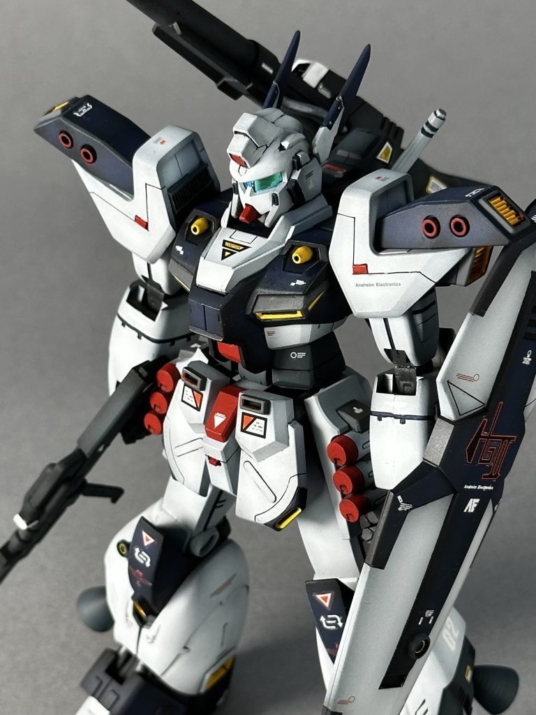 いつもは、やり過ぎくらいが好みですが今回はグラデーションも控えめになるよう意識しました。でも、青い部分は控えめすぎてベタ塗りに見えますね。