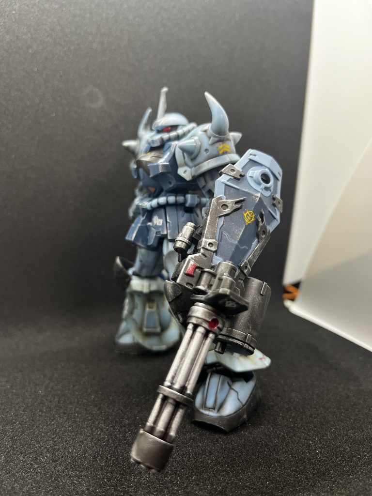 シールドにはドライブラシで金属表現を。ほんとにガトリングシールドかっこよすぎる