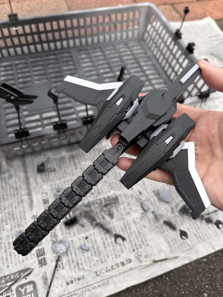 30mmのエグザビークル、ガンダムデルタカイのシールド、ルブリスソーンの腕部とシールド、万博ガンダムのスタビライザー?のパーツを使用して「アドバンスド・バインダー・ユニットもどき」を使ってみました。