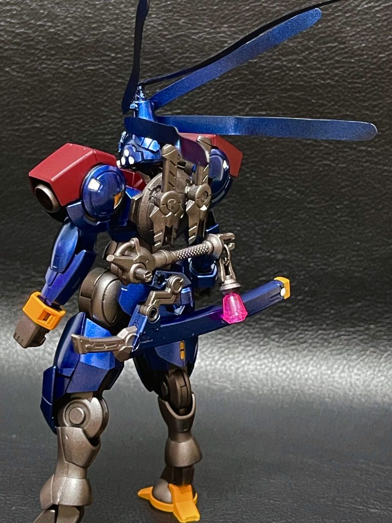 頭のヒラヒラですが0.5mmプラ板で作成してます。あと普段使わない時に武装をどう収納しとくかで結構悩みました。結局全部背負わす感じになりましたがwまあ、程よく出来たかなと。