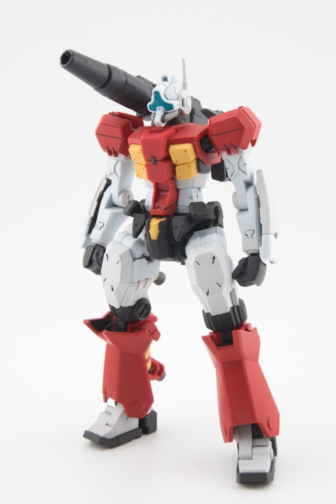 本体はカラーリングとスネパーツを変更しています。