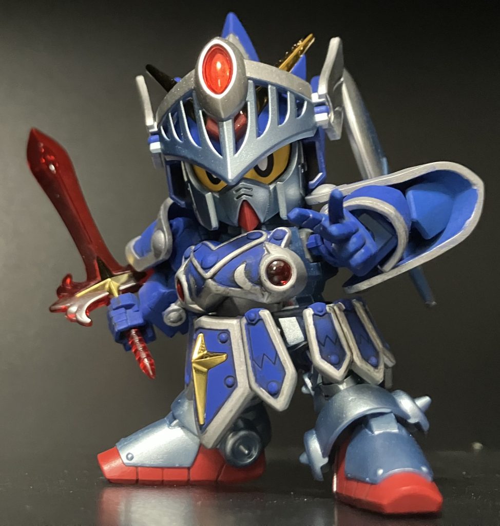 少しアクション。多くの先輩方はメタリックやキャンディ塗装にしてる方が多いようでしたが上手くやれる自信がなかったので鎧はつや消し仕上げのスムースクリアーにしました。案外いい感じになって良かったです。