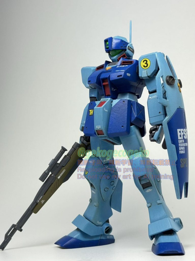 ジムスナイパー2はすでにキット化されてますが、設定画と見比べると違う部分にジムコマと並べた時のプロポーション違いに違和感があったのでニコイチで作りました塗装はミスターカラーの筆塗りです