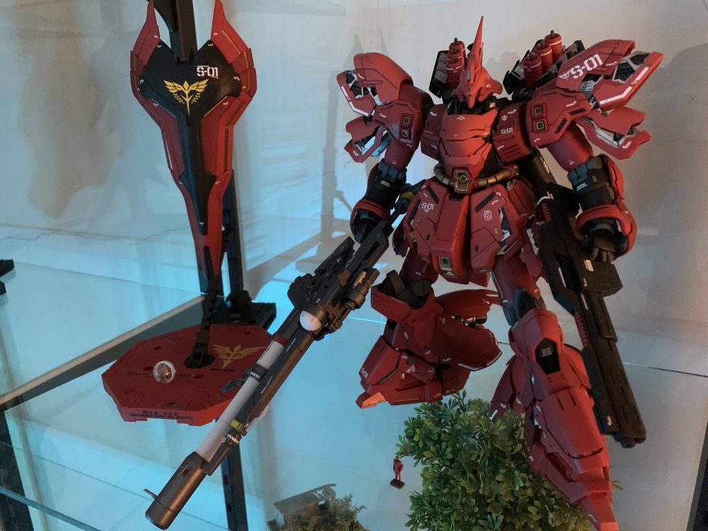 とはいっても武器だけはマスキングしてスプレー缶で塗装してます。シナンジュのバズーカがドッキング仕様になってるんですよね。カッコイイ