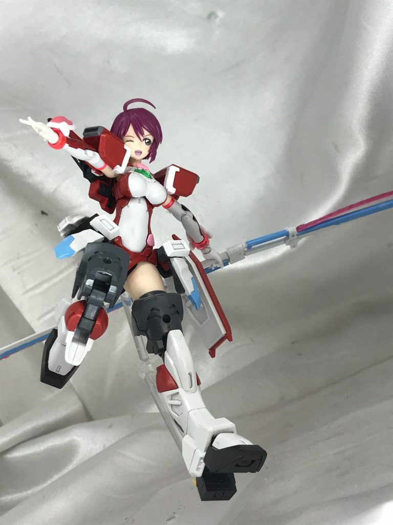 可動は本体準拠でぐりぐり動きます。腕の渋みも十分あるので連結ソードも余裕で装備できます。