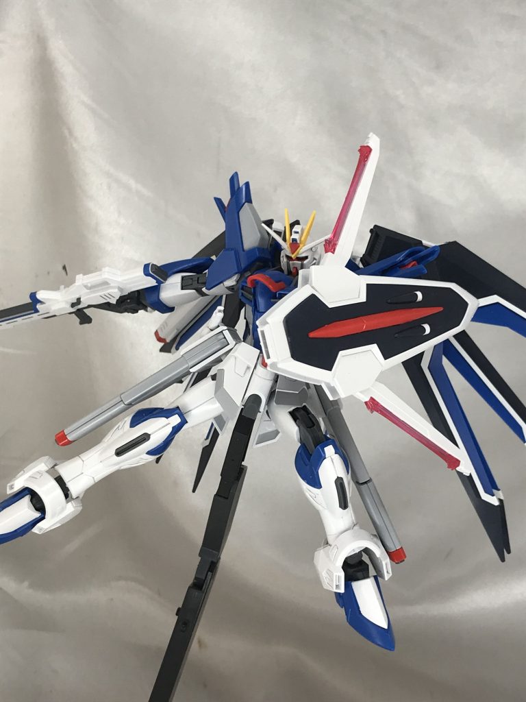 この世界盾の絶対の自信持ちすぎやろ。と思ってしまうくらい盾に装備を盛ってますよね。劇場でこれ投擲したときはさすがに横転でした。