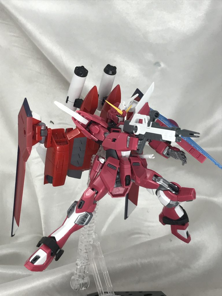 ボディはインフィニットジャスティス弐式と同じものを使ってるので装備もそのままです。