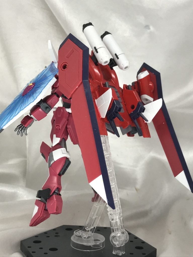 先述の通りバックパックはイモータルと通常ジャスティスのミキシング。武器はビームガンからビームマシンキャノンに変更しました。メイン武器となる大火力です。