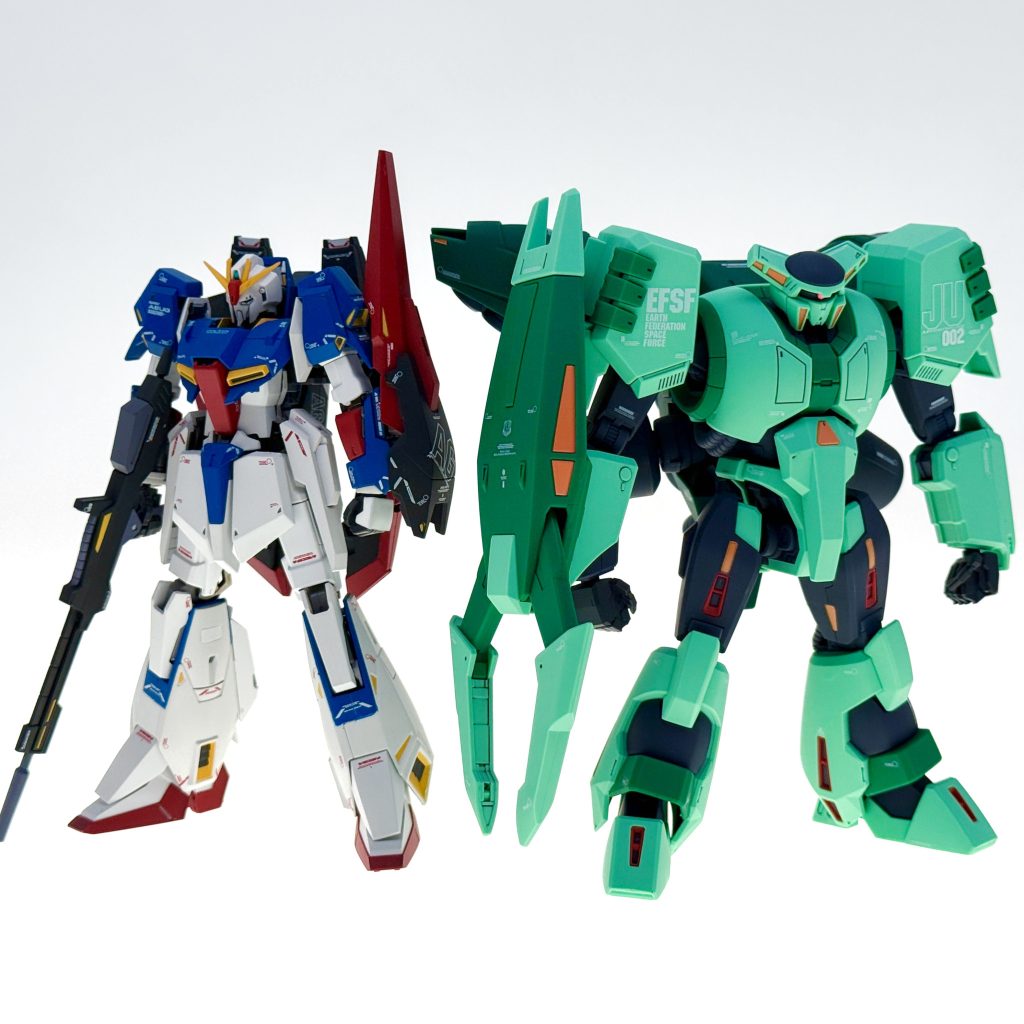 KAS ROBOT魂のゼータガンダムと並置することで、相当なボリューム感が実感できます。