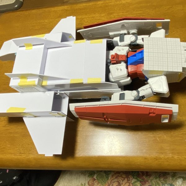 1/48メガサイズ RC Gアーマー作成中です。ラジコンユニット組み込んでいるので、キャタピラで走行可能！合体分離、そしてラジコン。遊べるGアーマー目指して頑張ります。（1枚目）