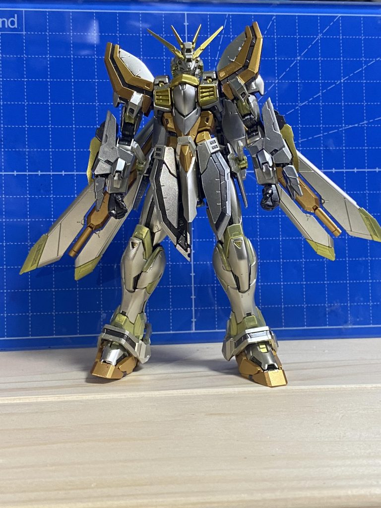 複数のゴールドを使用して、真鍮的な感じを目指しました。とりあえずここからさらに仕上げがありますが、一旦は塗り分け終了ということで、投稿させてもらいました。