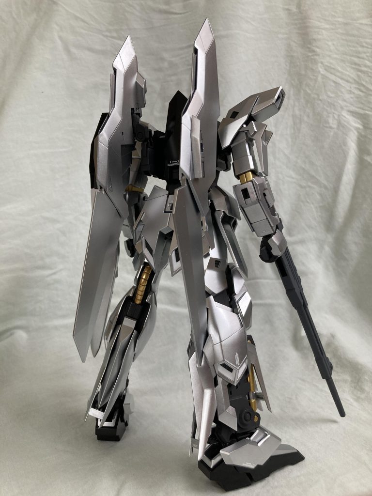 右背面デカールはガンダムデカールのみ