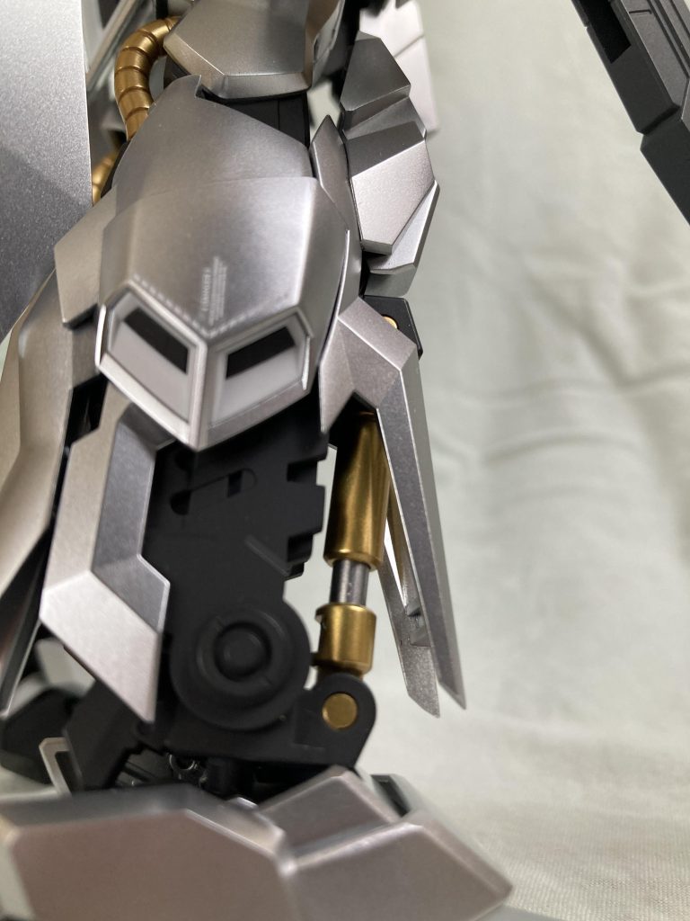 シリンダーを塗り分け一番のお気に入り(gundam-kao3)