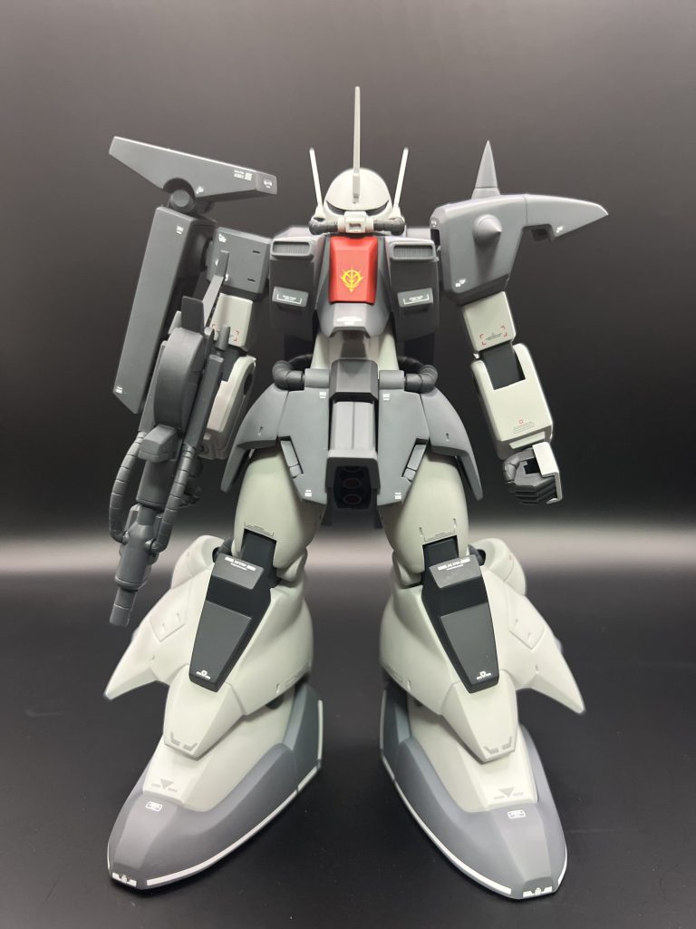 赤はやっぱり真ん中だけにするとワンポイントでいい感じ。黄色のジオンマークもさり気ないポイント。