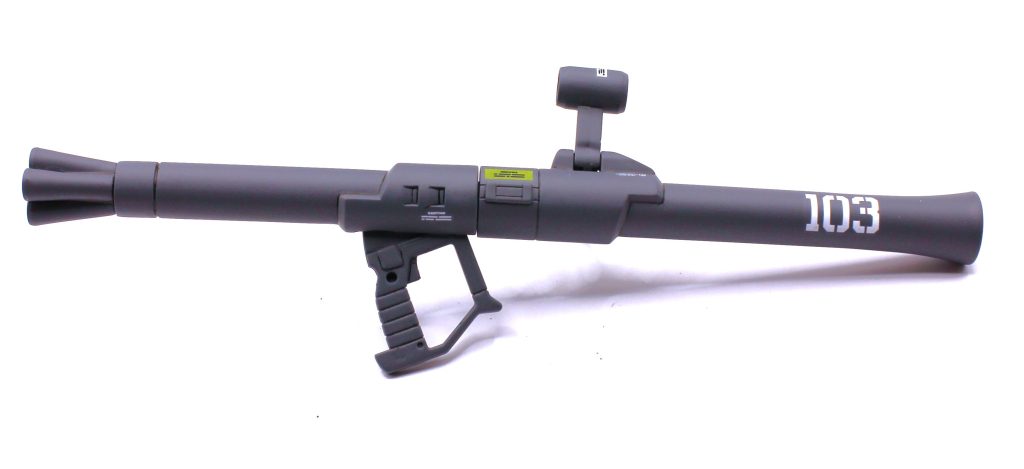 バズーカはグリップ部をスイング可動式に改造して肩に担げるようにしました。まあ真新しさは特に無い定番改造ですね。