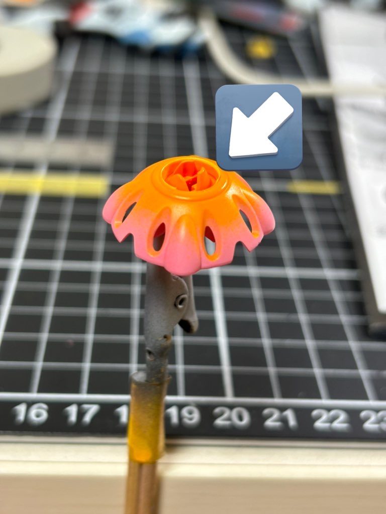 ビットは黄色→マスキング→黒→マスキング→赤→エナメルグレーの順番で塗装。6基分はなかなか大変でした笑