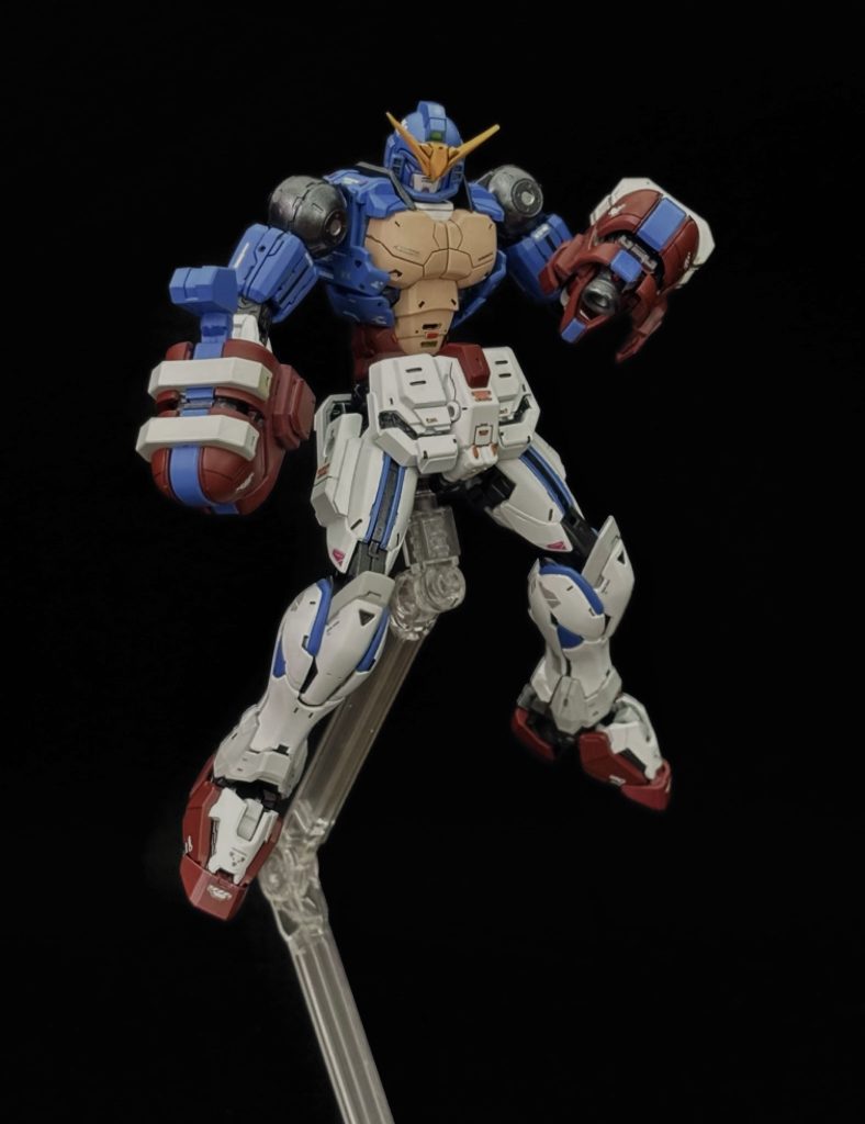 ボクサーモードアーマーで隠れて見えませんが、胸元のパネルラインの筋彫りが今回の工作の中で1番気に入ってます。