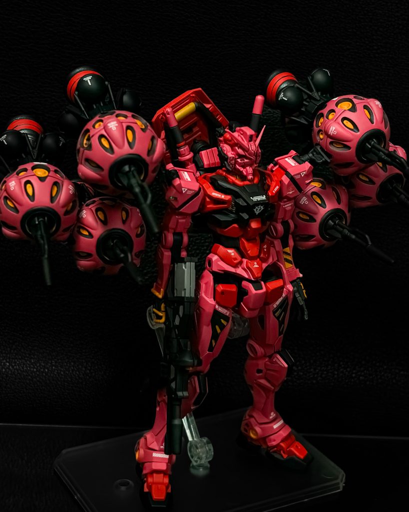 アバンのソロモンパートで登場したシャアアズナブル乗機を再現。ビットの取り付け方法も変更し出撃シーンを再現