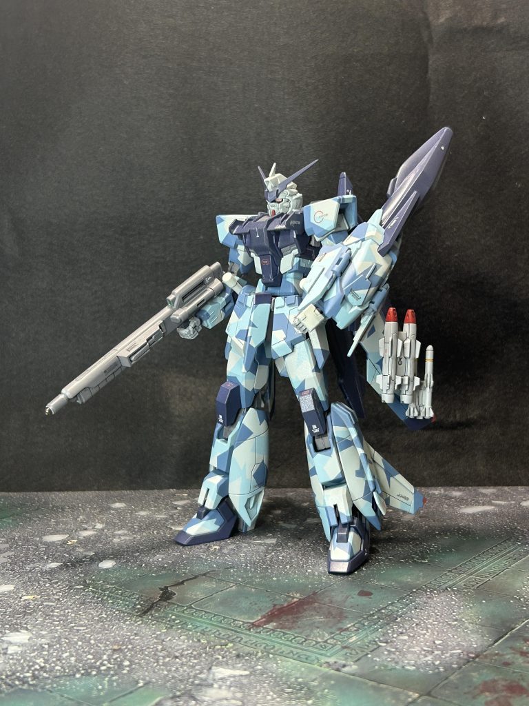 初のスプリッター迷彩でしたが、マスキング、塗装、マスキング、塗装と繰り返し、なかなか手間と時間がかかりました。