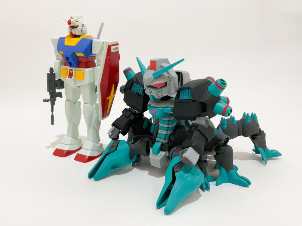 BB戦士とはいえデカいです。どこのご家庭にも常備されているベストメカコレクションガンダムと比較すると大きさがわかると思います。