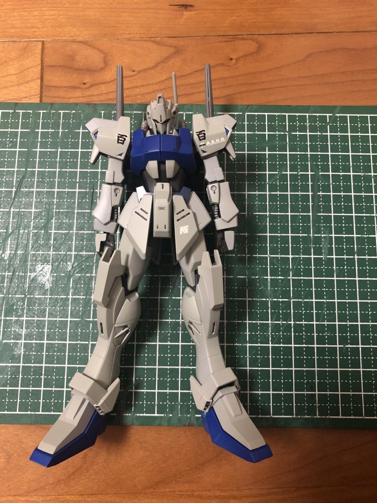 その後、膝パーツに Zの脚パーツを組み込むと、宇宙世紀MSらしくなりました。