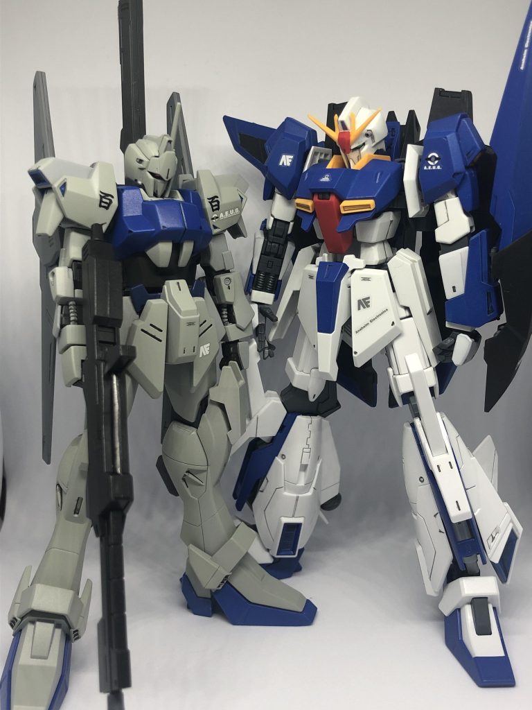 前作 Zガンダムと。やはりこの時代のMSはカッコイイです。