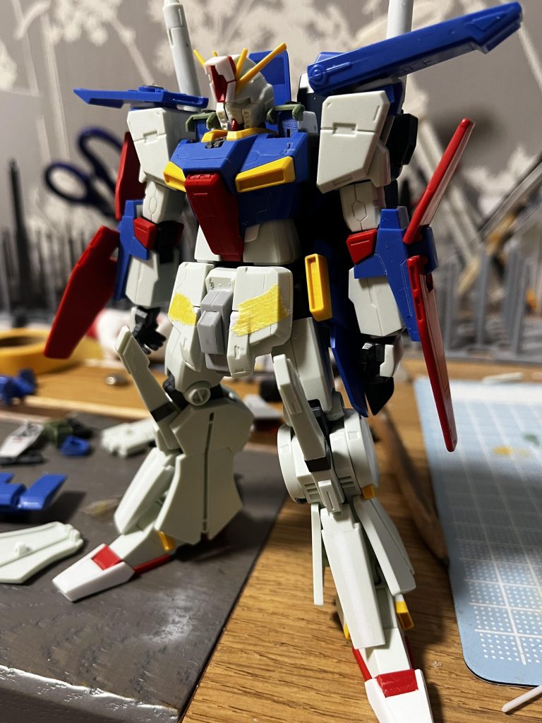 脚部の幅まし、膝アーマーの延長などなど