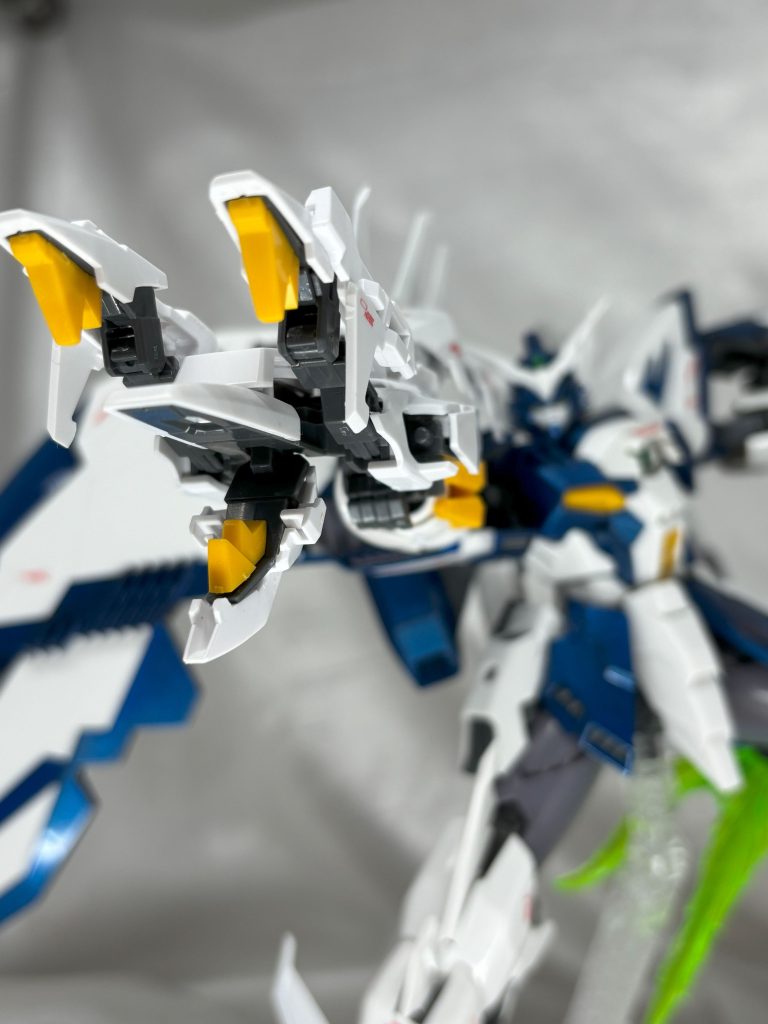 ドラゴンハング。基本はシェンロンガンダムのものを移植し、ジャンクパーツを持って少し形状を変えました。ほぼそのまま使ってるんでマイナーチェンジ程度の変化です。