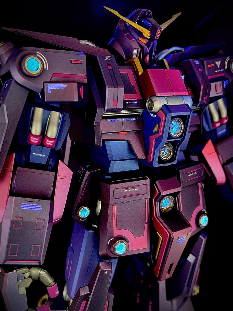 今回は初めてプラ板からチップを作って貼り付けましたが、単純にディテールを塗り分けるより情報が増していい感じになるんですね💡ただ、自分にはこの大きさあってこその加工だったので普通のサイズではちょっと。。改めて皆様すげぇな。。と🤩