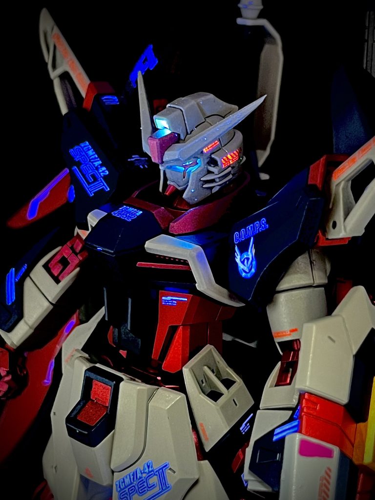 HGデスティニーガンダム・ゼウスシルエット