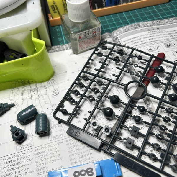 仮組、表面処理、塗装に向けて作業…その前にそこそこの［後ハメ加工］なんかをしないとダメですね！そうなんです、24年前だと自分で確認したはずなんですが、結構頑張っております^_^💦（1枚目）