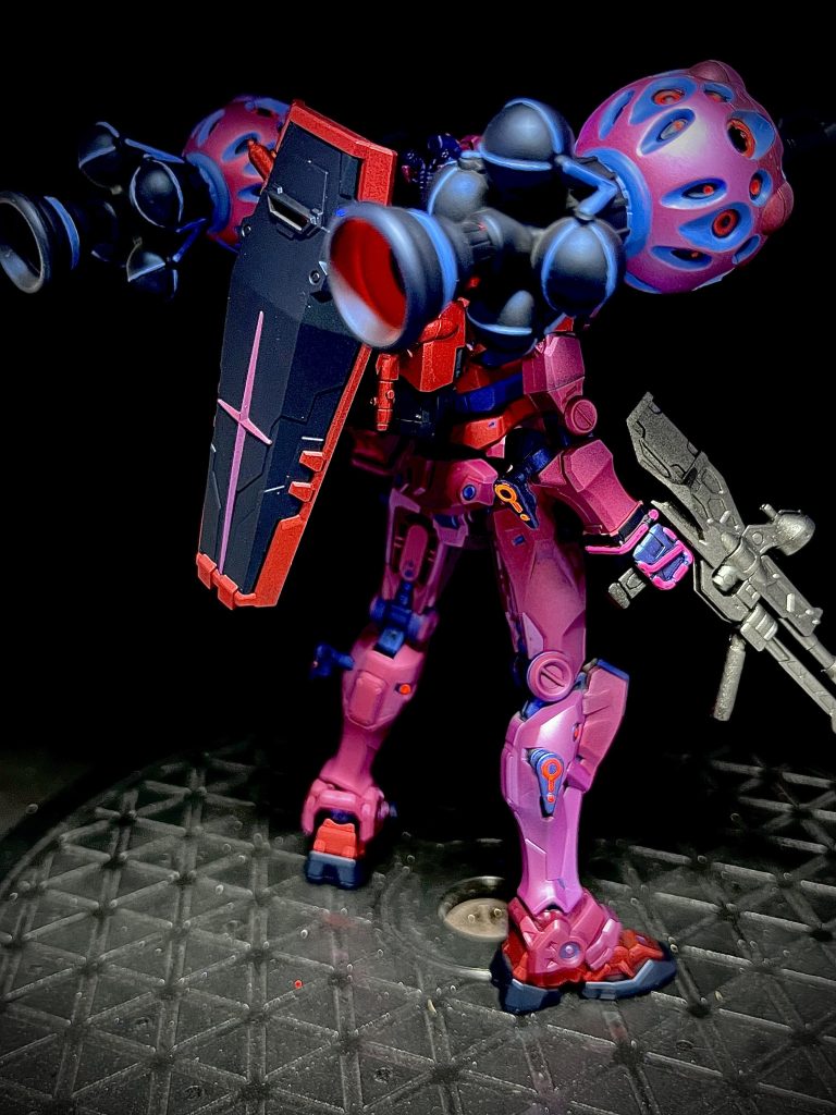 オリジナルのかっこよさはもうすでに皆様が表現されているのでそこに満足しつつも、ガンダムらしからぬシルエットからのイメージを有機的かつ不気味な色で。。台無しとゆうお声は甘んじて受け入れます🙏