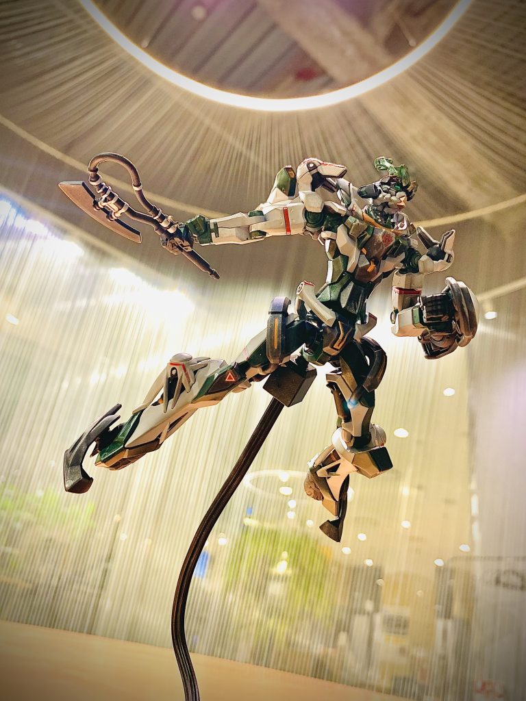 撮影場所は近所のコワーキングスペース。少しスペイシーな雰囲気がガンプラの撮影にはもってこい？