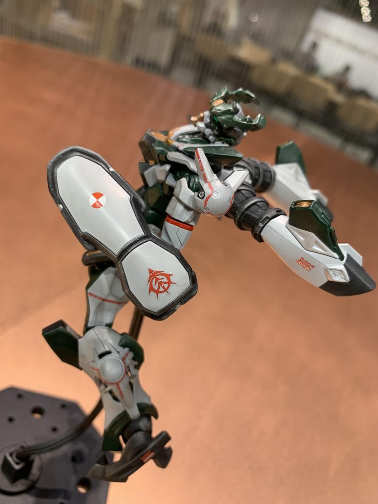 Iフィールド搭載のハンドシールドかっこいいですよね。ジオン公国軍のロゴをペタリ。このシールドはデカール張り次第で色んな表情が見せられると思うので、他の方の解釈を見るのが楽しみ。