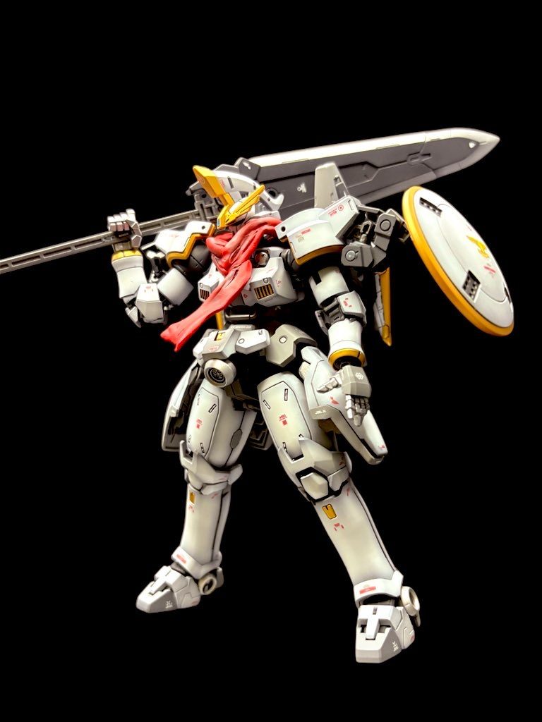 武装はドーバーガンから大型のバスターソードに変更。