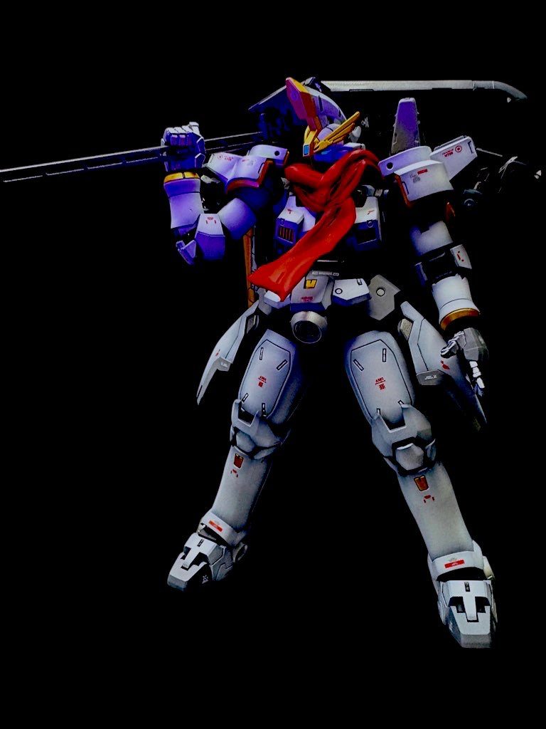 今回はトールギスのデザインを崩さないように小改造でカッコよく見せたかったのですが如何でしたでしょうか?頭部はリブランスヘブンの物を使用、マフラーはパテで新造してます(^^)